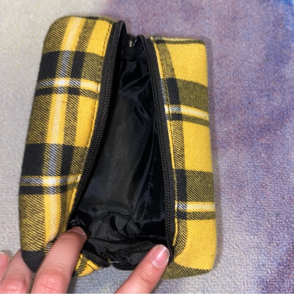 SOLD Clueless Revolution Yellow/Black Makeup Bag - Picture 4 of 4